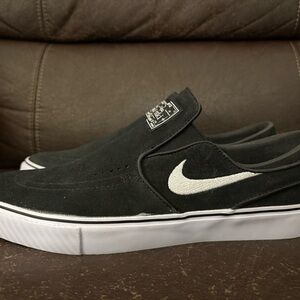 Nike sb janoski Black and White Slip-On Sneakers brand new women’s size 9
